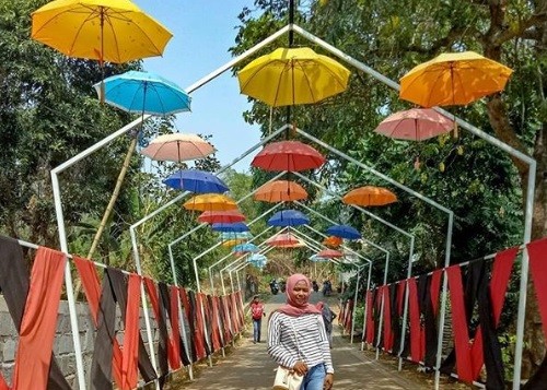 Mengenal Wisata Instagramable Gosari di Gresik, Ada Miniatur Bangunan Unik