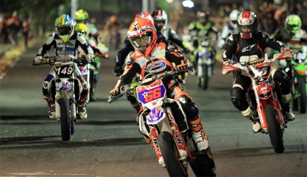 Balapan Dramatis, Doni Tata Akhirnya Raih Podium Juara di Sesi Moto 2