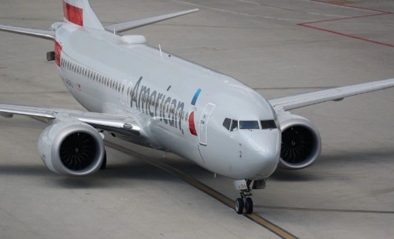 Penumpang Mengamuk dan Mengancam, Pesawat American Airlines Mendarat Darurat