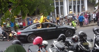 Viral Mahasiswa Demo Pakai Mobil Mewah BMW, Ini Spesifikasi dan Harganya