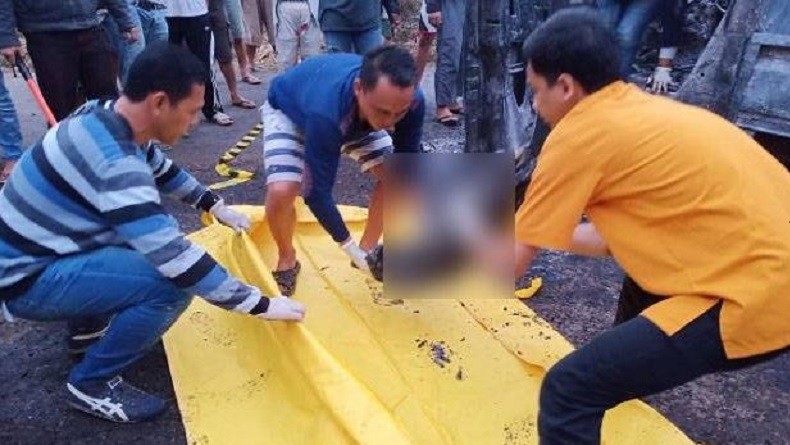 Mobil Pickup di Lubuklinggau Terbakar akibat Kecelakaan Tunggal, 2 Penumpang Tewas