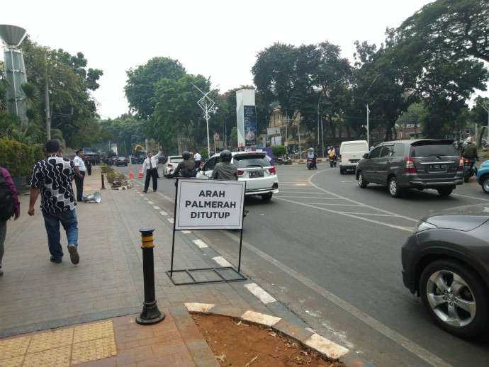 Pascademo Mahasiswa, Jalan Asia Afrika Menuju Senayan dan Palmerah Ditutup