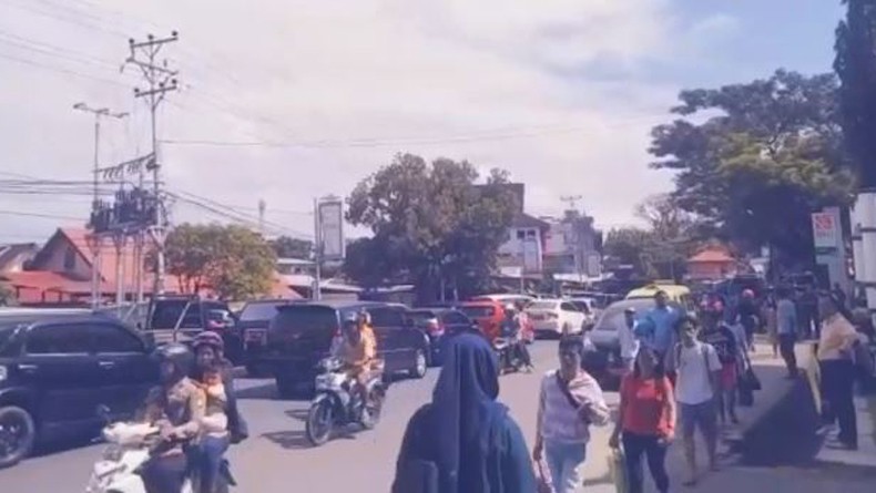 24 Gempa Bumi Susulan Guncang Ambon hingga Kamis Siang Ini