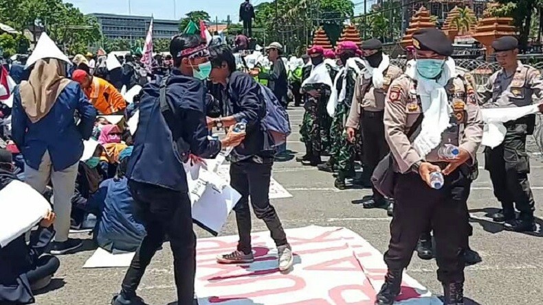 Kisah Pasukan Asmaul Husna Redam Demo di Surabaya dan Energi Zikir Ya Allah