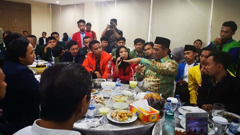 Mentan Amran Santap Siang Bareng Perwakilan BEM Pertanian se-Indonesia