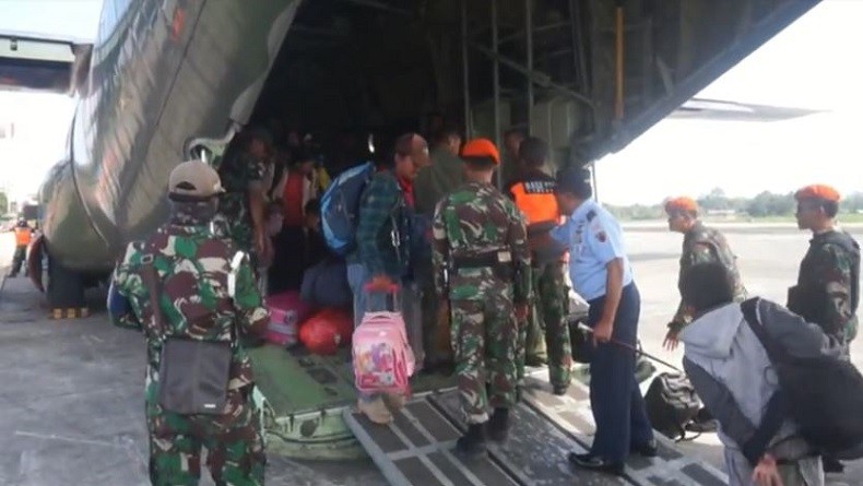 Gelombang Pengungsi Kerusuhan Wamena Terus Berdatangan ke Jayapura dengan Hercules