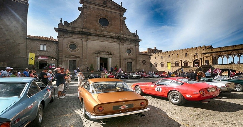 Ratusan Ferrari Klasik Eksis di Ajang Cavalcade Classiche Italia