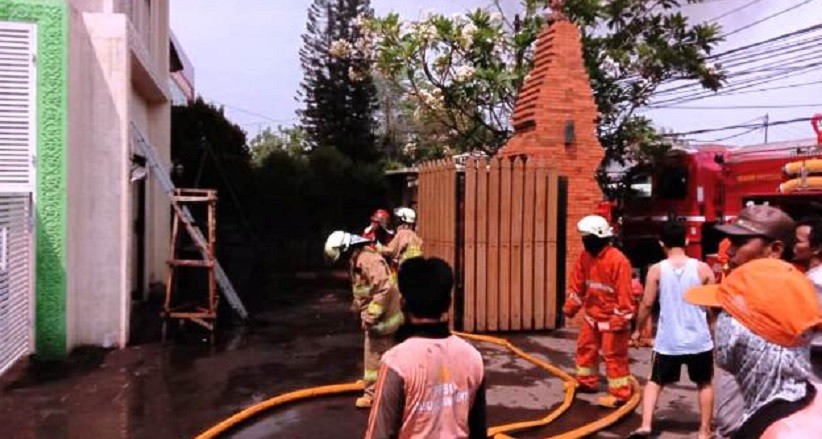 Rumah Penyanyi Religi Opick di Cakung Terbakar, 6 Mobil Damkar Dikerahkan