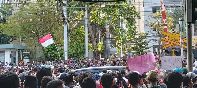 Demo Mahasiswa di DPR Ricuh, Terdengar Bunyi Ledakan Beruntun