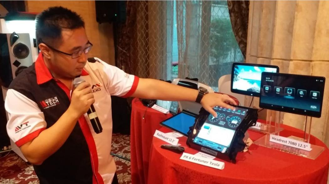 Head Unit Model Tesla Jadi Tren Baru di Pasar After Market