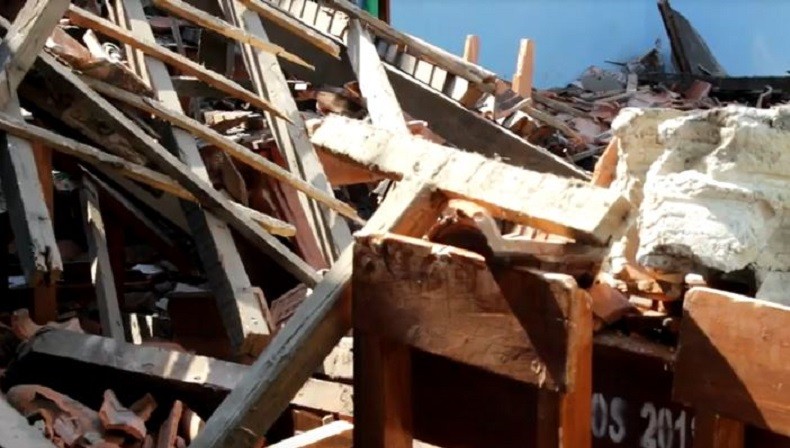 2 Ruang Kelas SMPN 2 Plumbon Cirebon Ambruk, 15 Luka Berat dan 5 Luka Ringan
