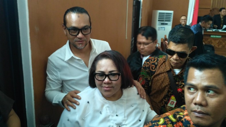 Didakwa Tiga Pasal, Komedian Nunung dan Suami Tak Ajukan Eksepsi