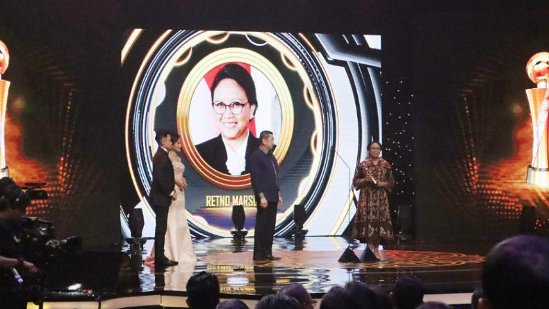 Menlu Retno Marsudi Raih Penghargaan Pejabat Publik Indonesia Awards 2019