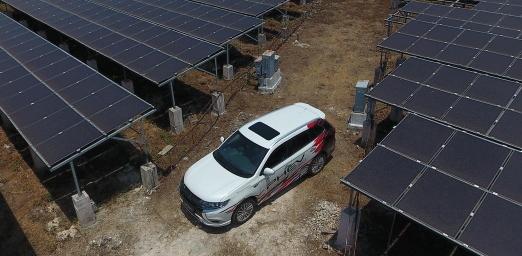Mitsubishi Bangun Sistem Pengisian Kendaraan Listrik Tenaga Surya di Sumba