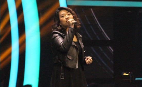 Tampil Nge-Rock di The Voice Indonesia 2019, Elly Chia Lolos ke Battle Round 