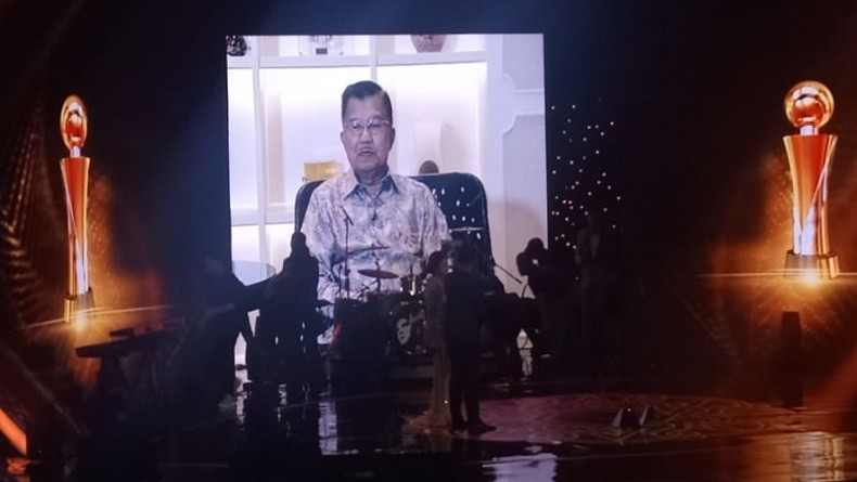 Wapres Jusuf Kalla Raih Penghargaan Lifetime Achievement Indonesia Awards 2019