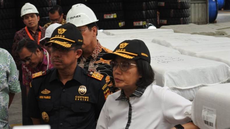 Tekstil Impor Banjiri RI, Menkeu Pastikan Bukan Berasal dari PLB