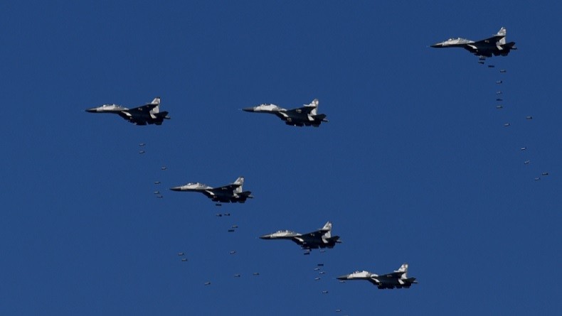 Jet Tempur Sukhoi Milik Angkatan Udara Vietnam Jatuh saat Latihan, Pilot Tewas