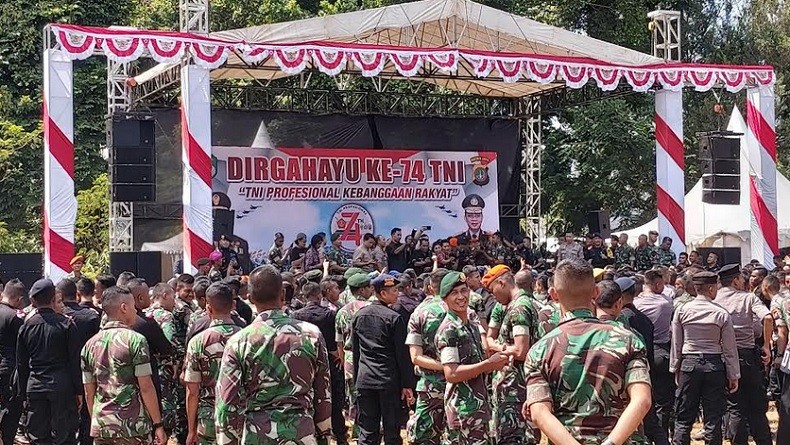 Potong Tumpeng dan Dangdutan Hiasi Perayaan HUT ke-74 TNI di Gedung DPR