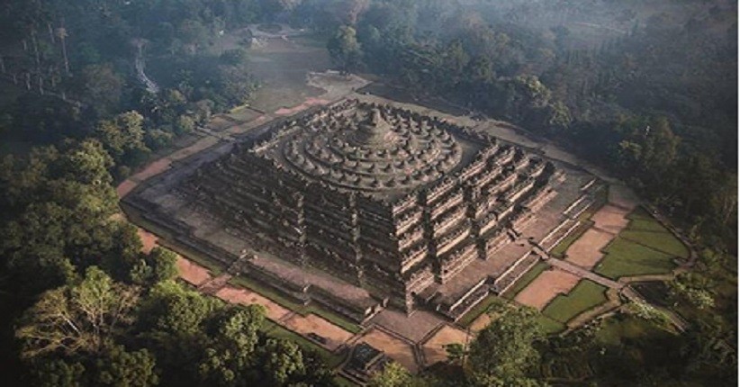 Tips Wisata Seru di Borobudur, Temukan Cerita Relief Dimulai dari Pintu Timur