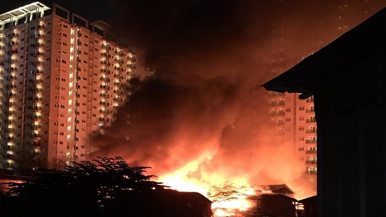 Kebakaran di Belakang Apartemen Signature Park Cawang, 40 Rumah Hangus
