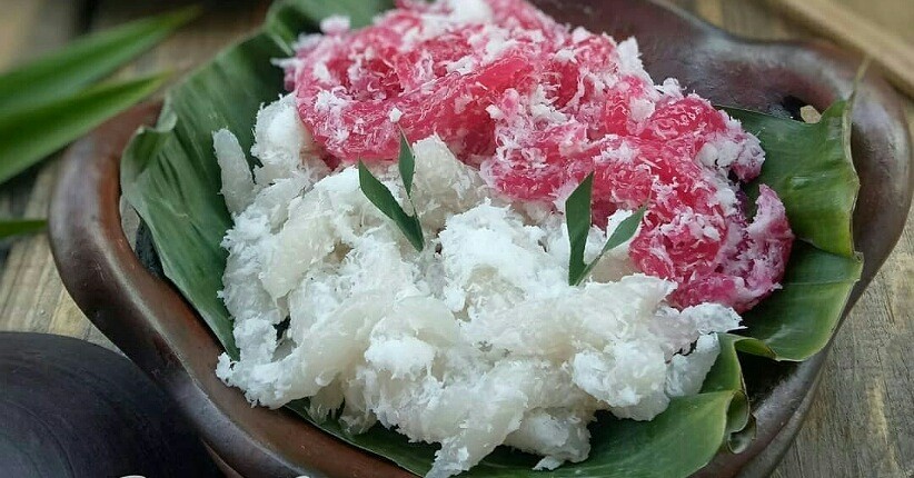 Mencicipi Cenil, Jajanan Tradisional Gurih dengan Taburan Kelapa