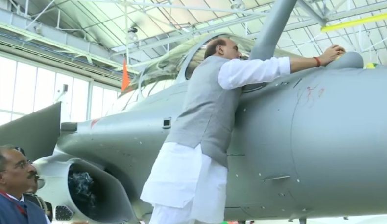 Menhan India Diolok-olok Warganet karena Gelar Ritual Pengusir Setan di Jet Tempur