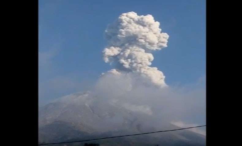 Merapi Erupsi, BPPTKG Yogyakarta Terbitkan Zona Orange untuk Penerbangan