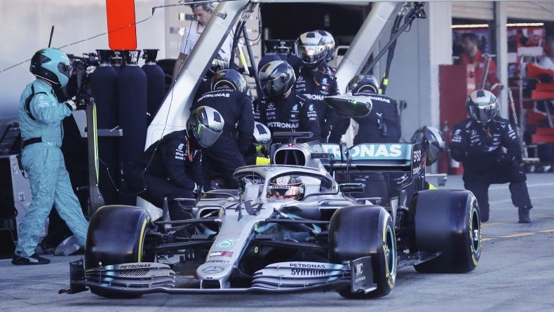 Hamilton Persembahkan Gelar Konstruktor Mercedes-AMG untuk Niki Lauda