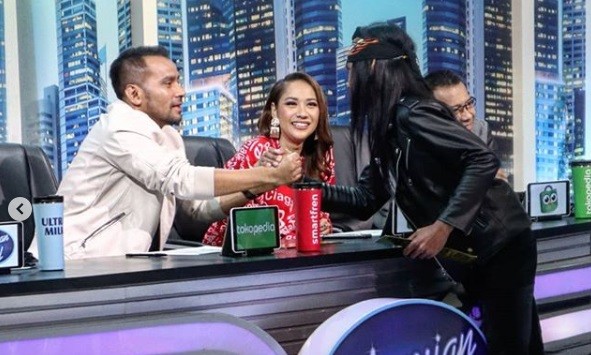 Sukses Bawakan Lagu She's Gone di Audisi Indonesian Idol X, Rio Dapat Golden Ticket 