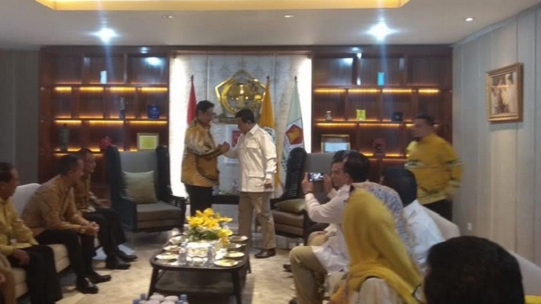 Prabowo Tiba di Kantor DPP Golkar Disambut Hangat Airlangga