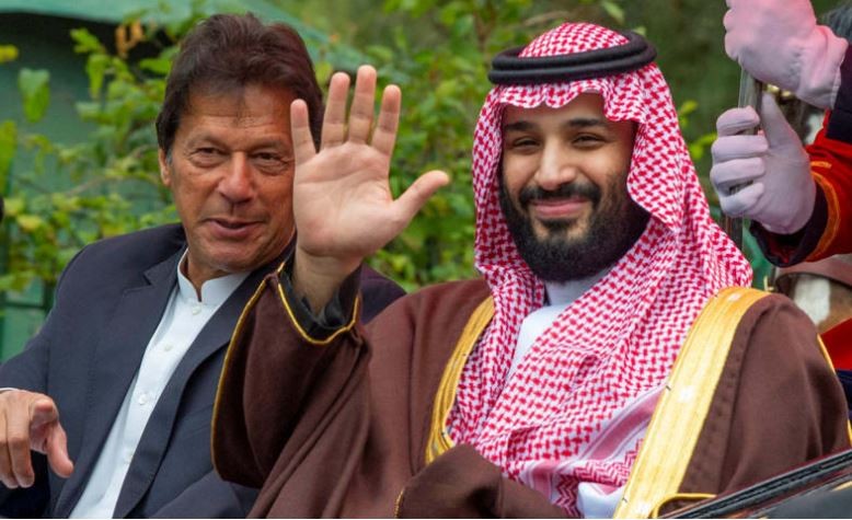 Usai Kunjungi Iran, PM Imran Khan Bertolak ke Arab Saudi