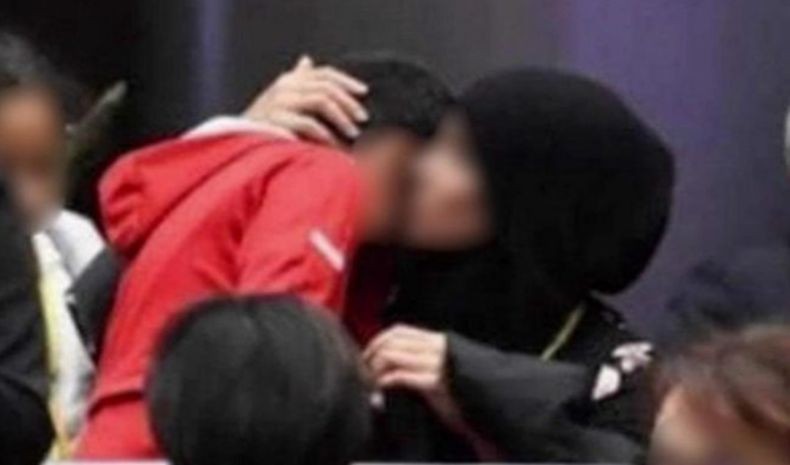 Heboh Politikus Prancis Paksa Seorang Muslimah Lepas Jilbab di Gedung Parlemen