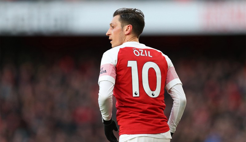 Jarang Dimainkan, Mesut Oezil Tak Akan Tinggalkan Arsenal