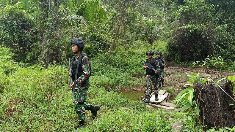 Jelang Pelantikan Presiden, Satgas Yonif Raider 509 Kostrad Patroli Rutin di Perbatasan RI-PNG