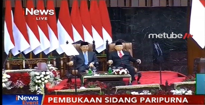 Dilantik Jadi Wakil Presiden, KH Ma'ruf Amin Tampil Spesial dengan Setelan Jas