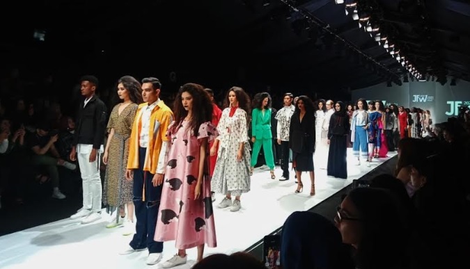 Mengintip Tren Fashion Tahun Depan di Jakarta Fashion Week 2020