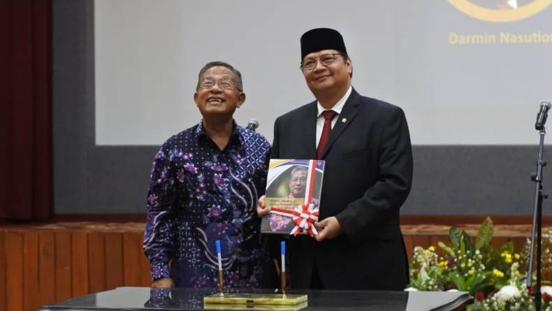 Darmin Yakin Airlangga Bakal Cepat Beradaptasi Jadi Menko Perekonomian