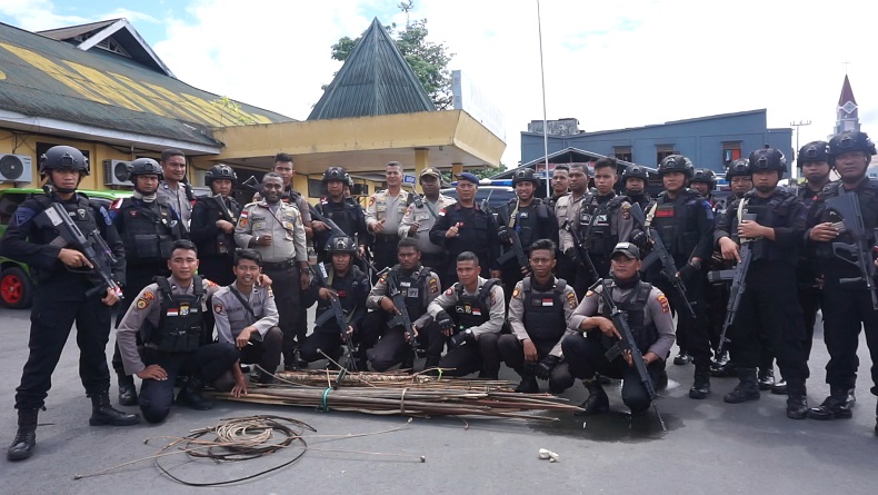 Razia Rumah Warga di Timika Papua, Polisi Dapati 39 Busur dan 200 Anak Panah
