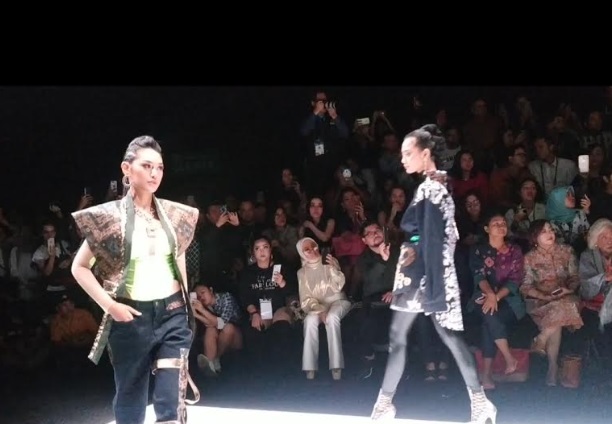 Princess Megonondo dan Sederet Artis Berlenggak-lenggok di Panggung JFW 2020