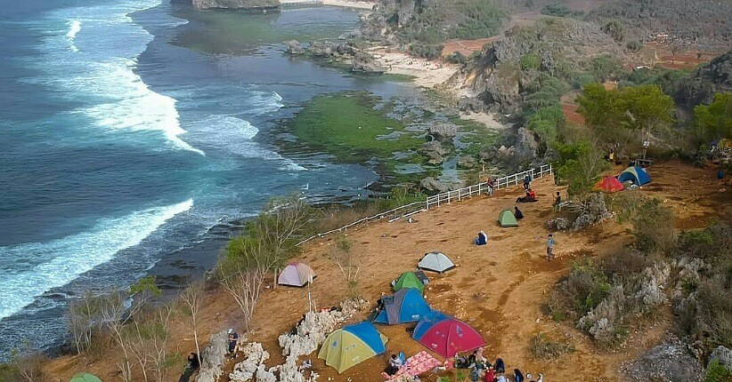 Menikmati Keindahan Pantai Ngrumput dari Puncak Kosakora Yogyakarta