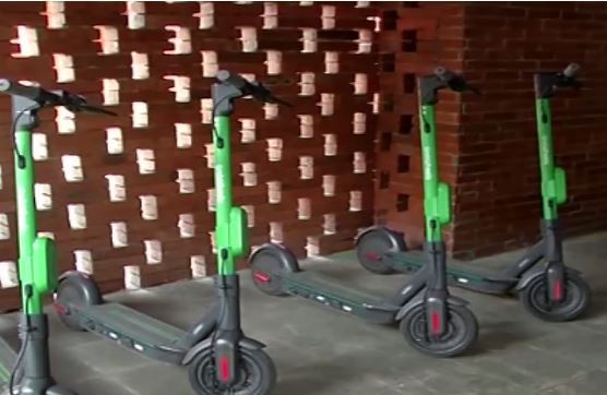 Pengendara Skuter Listrik Tewas Tertabrak di Sudirman, Korban Luka Parah di Kepala