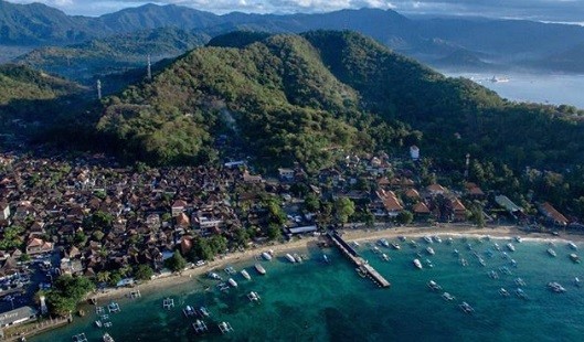 Terpikat Pesona Pantai Padang Bai Bali, Tersembunyi di Kota Pelabuhan Kapal Feri