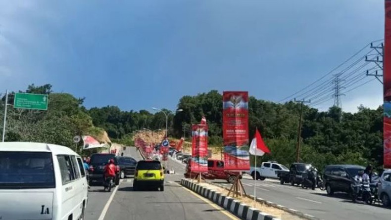 Sambut Presiden Jokowi, 1.000-an Warga Jayapura Tumpah Ruah Sepanjang Pantai Hamadi