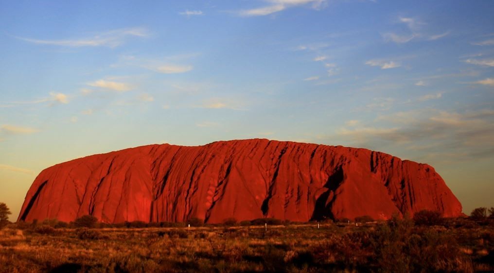 Australia Akhirnya Larang Pendakian ke Puncak Bukit Uluru