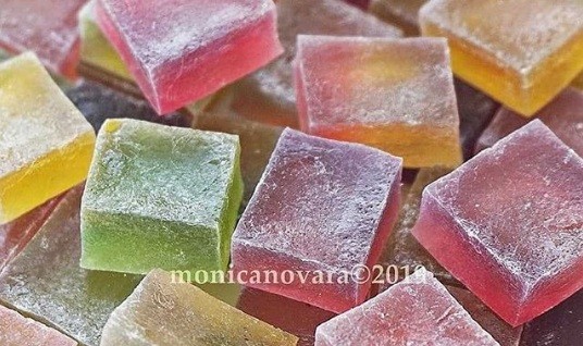 Inspirasi Bikin Camilan Unik, Manisnya Agar-Agar Kering Warna-warni