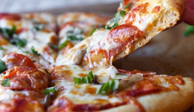 Punya Hipertensi, Apa Masih Bisa Makan Pizza?