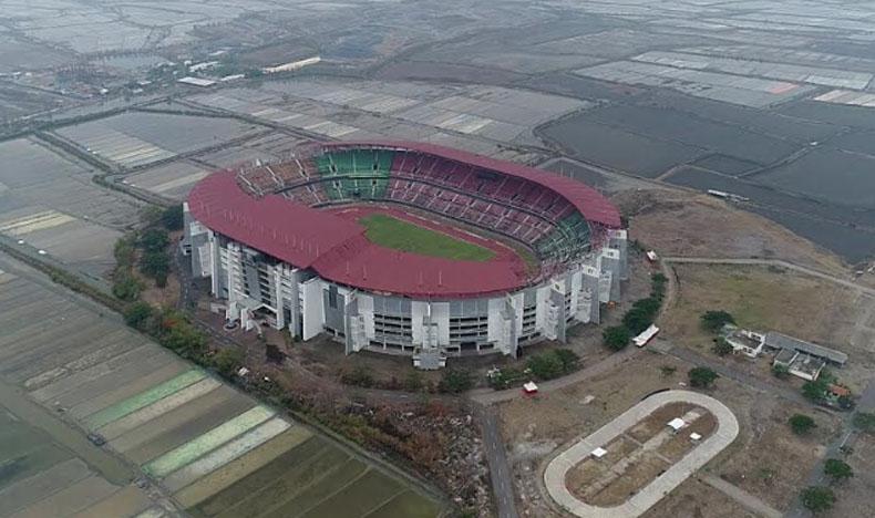 Polemik Stadion GBT Bau, Bonek: Ngapain Pemkot Marah, Emang Bau Kok