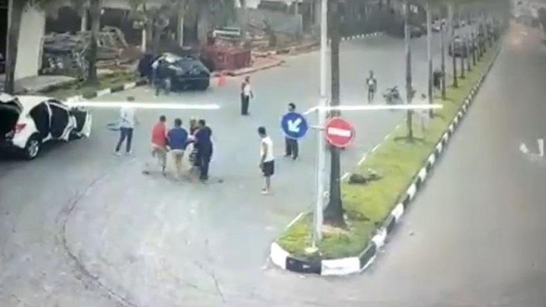 Viral, Mobil Terbang di Batam Tabrak Perempuan Joging