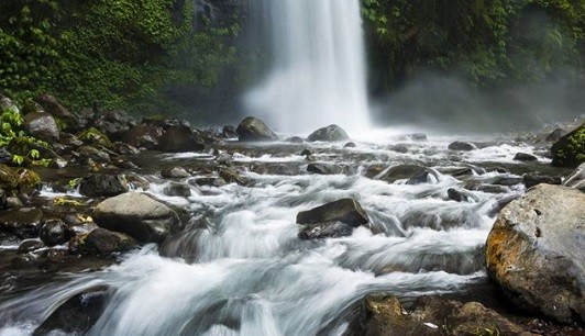 Tersembunyi di Tengah Hutan, Air Terjun Sendang Gile di Lombok Eksotis Bertingkat